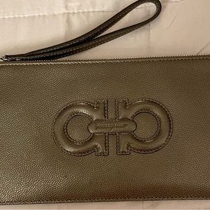 Authentic Salvatore Ferragamo
Gancio Wristlet